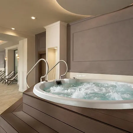 Grand Medical And Epicentrum 5* 帕维尔巴尼亚