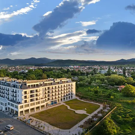 Grand Medical And Epicentrum 5* 帕维尔巴尼亚